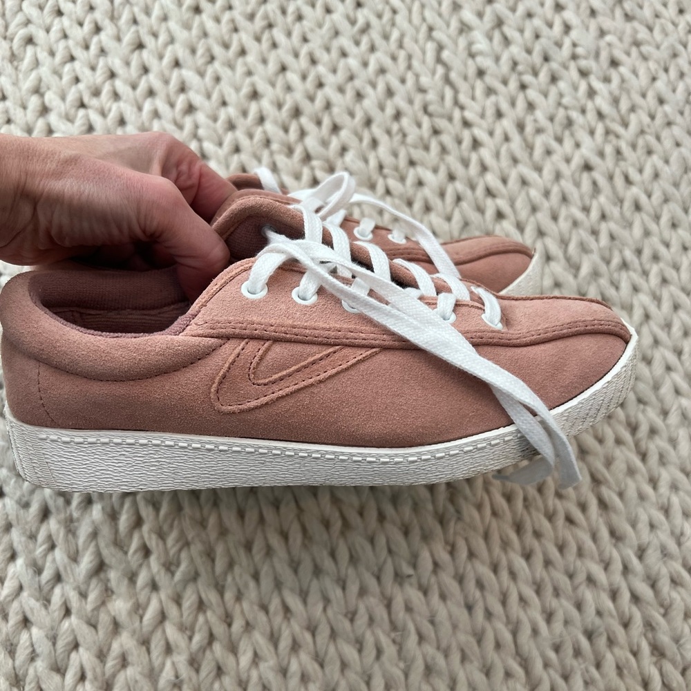 Tretorn sneakers size 5.5 pale red